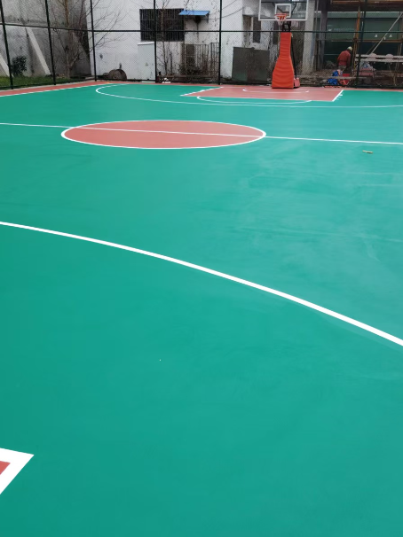 高邑 球场长期使用易出现地面开裂